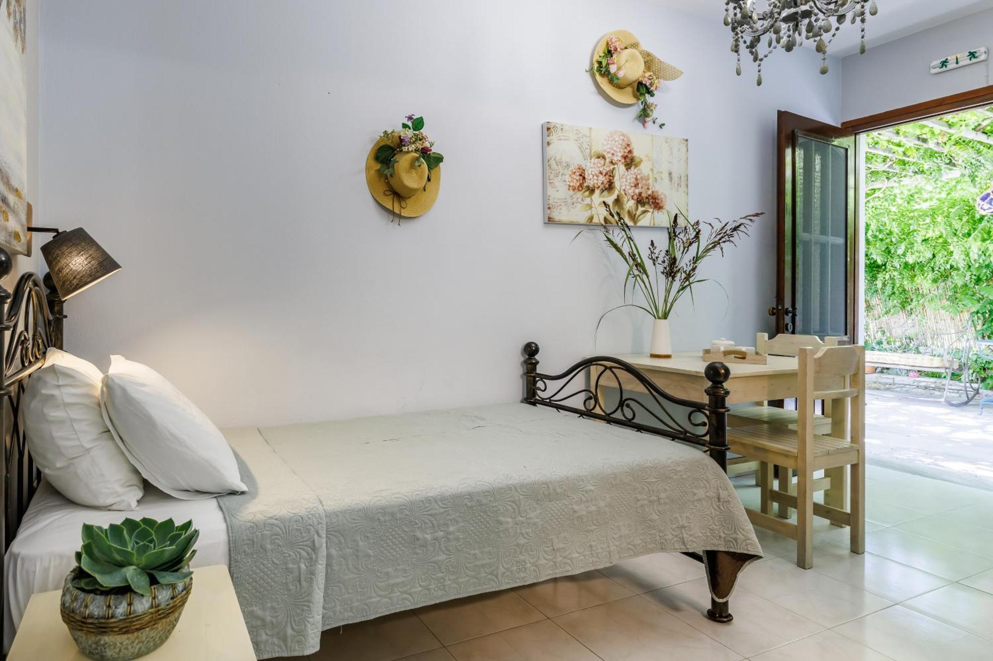 Yianna Studios Apartment